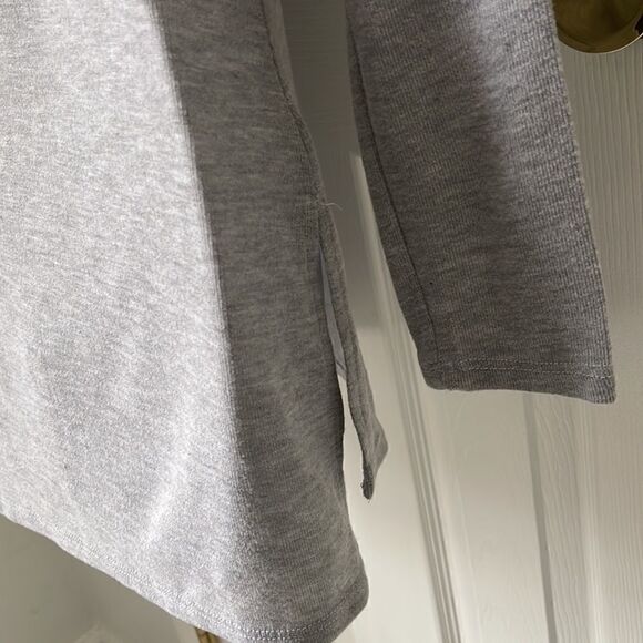 Gray long sleeve side slit shirt - Picture 3 of 3